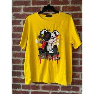Focus MEN'S "TRUST NO ONE" EMBROIDERED GRAPHIC T-SHIRT
